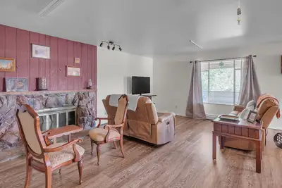 Image de New! House of Broken Dove 5-Bedroom Home - Handicap accessible - Pets Allowed