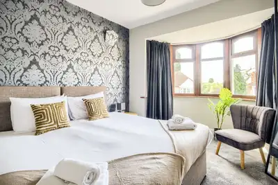 Image de Sleeps 5 | Unli Wi-fi | Driveway |Full Kitchen