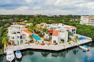 Image de Stunning Large Remodeled Penthouse-Big Canal Views