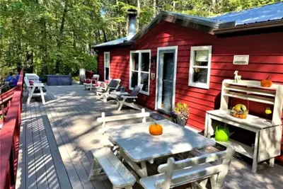 Image de Top of the Mountain • Deck • Grill • Fire Pit- Dog friendly with New A/C!
