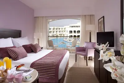 Image de Dive Into All-Inclusive Comfort w/ Pools & Spa, Beach Access & Watersports