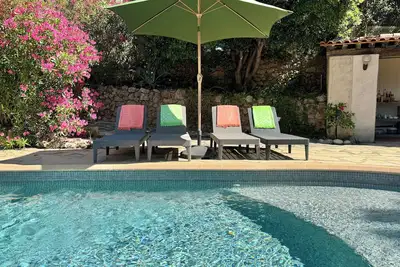 Image de Schöne, geräumige Villa mit Pool, Meerblick und wunderschönem Garten