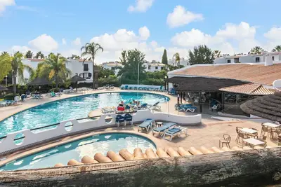 Image de São Rafael Vacation Paradise! Charming 2-bedroom apartment with WiFi & A/C.