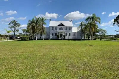 Image de Spacious 6-bedroom house in charming Port Orange with WiFi, Ac Pool