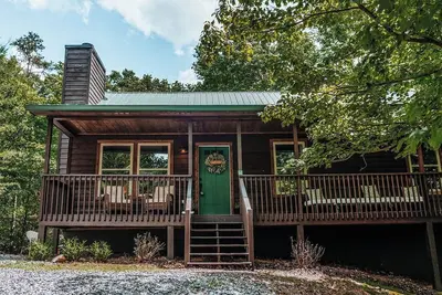 Image de 4-bedroom cabin in enchanting Ellijay with WiFi, Ac. Book now