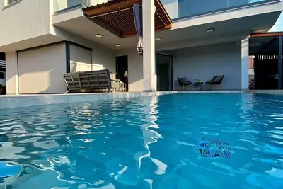 Image de Villa Mare e Sole in a quiet street with a heated saltwater pool and a lot of privacy
