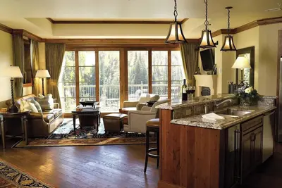 Image de The Ritz-Carlton Club Vail - Two Bedroom Residence with Den - Pool View