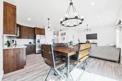Image de Spacious Townhouse Sleeps 10ppl!