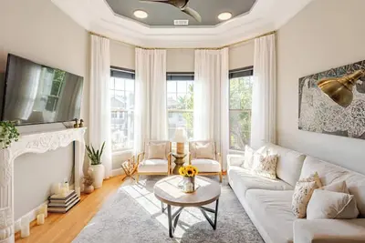 Image de Charming Victorian Retreat 4bd-2bt-1 off street parking.