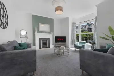 Image de Spacious! 6br in Beach Road
