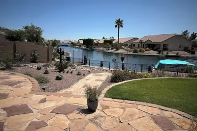 Image de Lake front luxury home in Peoria near Spring Training with Yoga and Sauna room