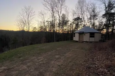 Image de Cozy Mountain Yurt Retreat – in the Heart of Marshall, Nc