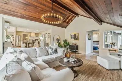 Image de Luxury Sonoma Estate + Guest Cottage in Heart of Wine Country
