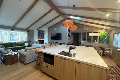 Image de Spacious 4-bedroom house in charming Oxnard Shores at Mandalay Beach