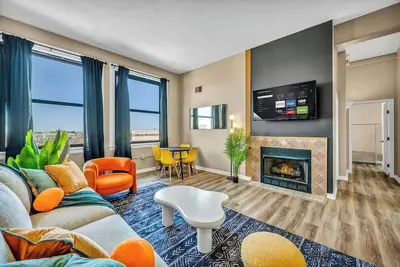 Image de Funky 2b Apt in Downtown Cleveland | Free Parking