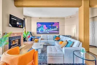 Image de Fun 2Bed Apt • Skeeball • Foosball • Free Parking