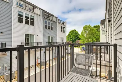 Image de 2 Mi to Dtwn Charlotte: Unit w/ Rooftop Deck!