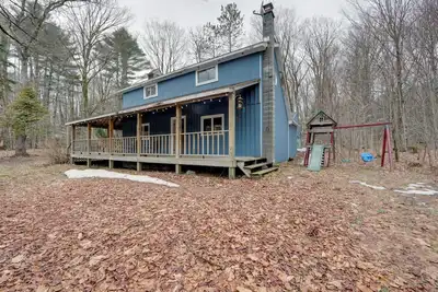 Image de Walk to Hinckley Reservoir: Cabin w/ Deck & Yard!