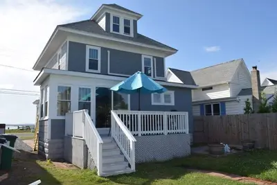 Image de Island Time-Newly Renovated Waterman's Cottage w/ Water & Sunset Views