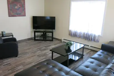 Image de Charming 2-bedroom apartment with WiFi in Moose Creek -. 5 mile from of Eafb-H #3