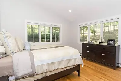 Image de Chic Hamptons Getaway - Heated Pool, Hot Tub, Near Village & Beach