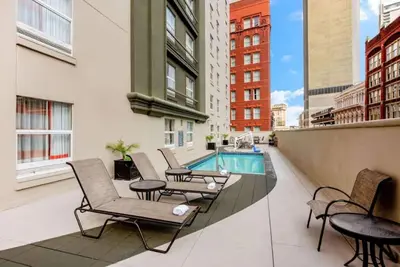 Image de 2 Queens | La Quinta Inn & Suites by Wyndham Nola | Walk to French Quarter
