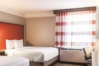 Image de La Quinta by Wyndham New Orleans Downtown | 2 Queens | close to Attractions