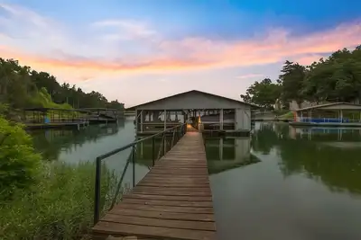 Image de Lakefront Escape, Sunrise Views, Boat Slip & Community Dock Access