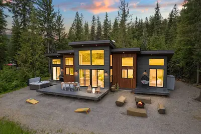 Image de Luby Lodge - Modern Luxury Home with a Hot Tub