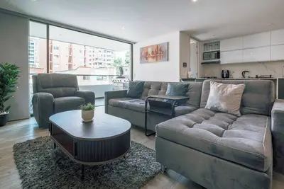 Image de Spacious Urban Apt - Balcony, Bbq & Park Nearby