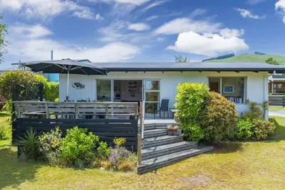 Image de Angela Close to the Lake - Kinloch