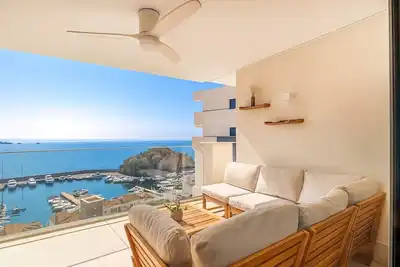Image de Appartement 'Icon Marina La Ola' avec vue sur la mer, Wi-Fi et climatisation