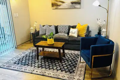 Image de 2-bedroom townhome in charming Smyrna with Ac, Wifi, 4 min to Braves