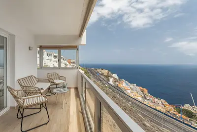 Image de Vacances 'La Bahía' avec vues imprenables sur la mer et la montagne depuis la terrasse