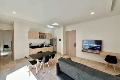 Image de Spacious Ground Floor Apartment with its own yard