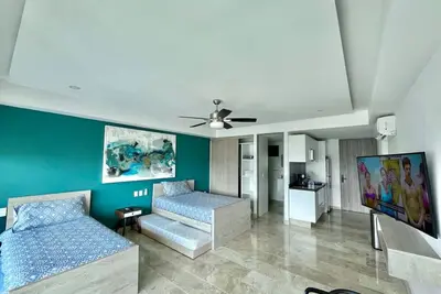 Image de Jacuzzi in Apartment a few steps from 5th Av