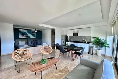 Image de Double Apartment with Jacuzzi meters from beach!