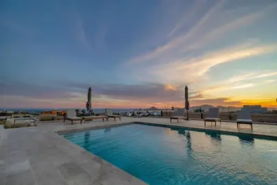 Image de Arch views, 2 pools, 2 Jacuzzis, Gym, 3 King Beds