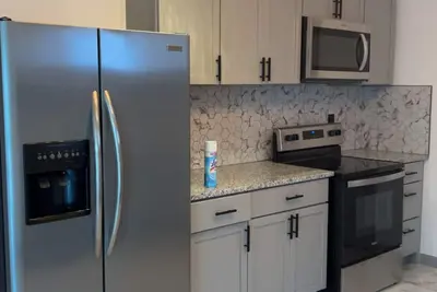 Image de Newly remodeled 3-bedroom, 2 bath house in Kansas City near Chiefs Stadium