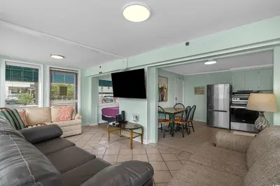 Image de Spacious 2 Bedroom Condo for up to 8 Guests! Hartford Inlet 100