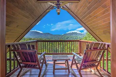 Image de Secluded Soaks, Fireside Sips, Evening S'mores, Fun Games & Relaxing Rockers - Sunrise Splendor