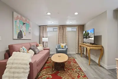 Image de \nSubterranean Sanctuary- Beat the heat in this 2-bedroom home.