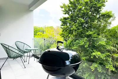 Image de Modern Condo Jungle Retreat w/ Pool Near the Beach