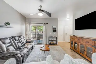 Image de 3-bedroom 2- bathroom  First Floor Condo With Two Sparkling Pools and Spas