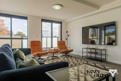 Image de KozyGuru | Homebush West | Modern 2r Apt + Parking