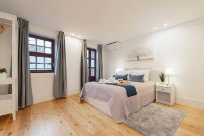 Image de HostWise - Sunny Flats w/ Balcony