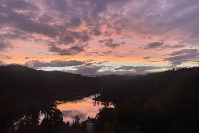 Image de Charming Lake House Retreat with Spectacular Breathtaking Views!