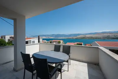 Image de Appartement de deux chambres avec la terrasse et la vue sur le mer Pag (A-24714-a)