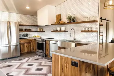 Image de Spacious, two-bedroom, with everything you need. Your home, away from home!