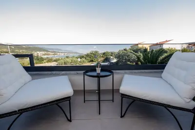 Image de Appartement de deux chambres avec le balcon et la vue sur le mer Banjol, Rab (A-21635-g)
